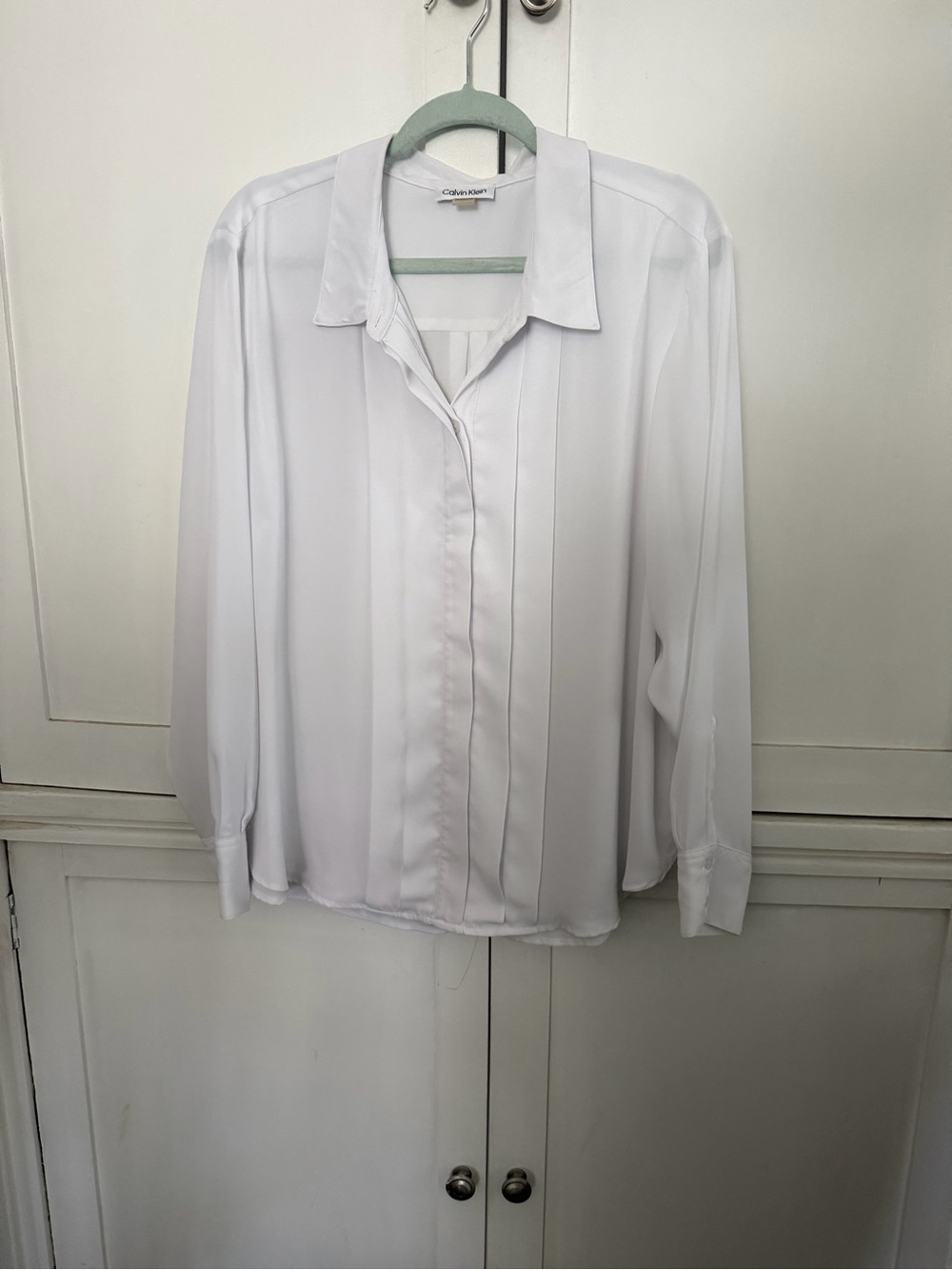 Like new! Calvin Klein White Blouse
